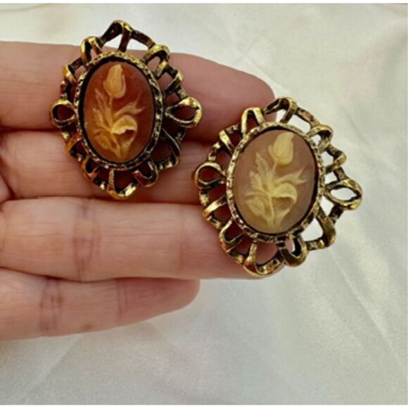 Vintage Floral Cameo Clip-On Earrings - Picture 1 of 7